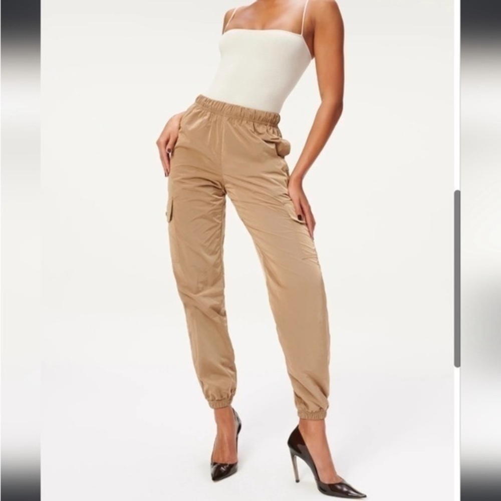 NEW Good American Shine Boyfriend Cargo Pant in putty, size 2 (M)